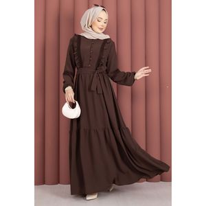 Robe Hijab Modeste en Guipure avec Ceinture Décorée Taille Naturelle Couleur Marron - Product Image 1