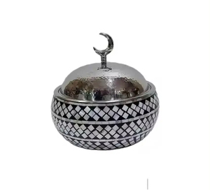 Casserole en acier de couleur noire et blanche élégante et durable avec couvercle Chauffe-buffet en métal idéal pour la maison et le service des aliments - Product Image 1