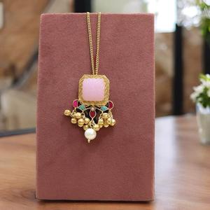 Ensemble de pendentifs élégants en forme de poisson avec finition dorée Vêtements quotidiens pour femmes et filles pour les fêtes Bijoux en laiton pour fiançailles de mariage - Product Image 1