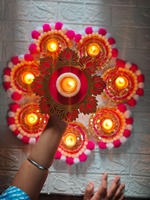 Ensemble de décoration artisanal traditionnel pour festivals, mariages et Pooja, avec support doré pour Rangoli/Kolam/Muggu Diya et bougies chauffe-plat Diwali