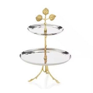 El plato de plata de diseño preciso y elegante se adapta a estilos modernos y clásicos de igual manera. - Product Image 4