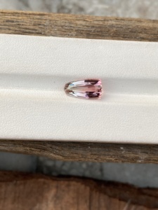 2.48 Carat Certifié Naturel Keystone Fancy Cut Tourmaline Excellente Qualité Bio Blanc Rose Vert Collier Fabrication de Bijoux - Product Image 2