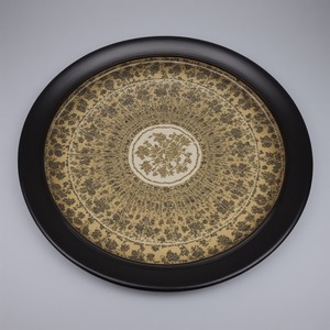 Placa de cargador Art Deco ligera de hierro remolino dorado con bordes giratorios y encanto festivo moderno para mesas lujosas - Product Image 4