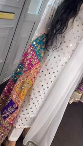 Costume de créateur traditionnel élégant avec haut en fausse georgette impression numérique Dupatta pour les mariages, les réceptions et les événements culturels - Product Image 6