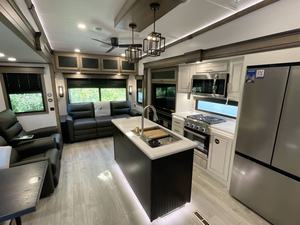 Nouveau Keystone M-o-n-t-a-n-a 3123RL 2025 - Product Image 5