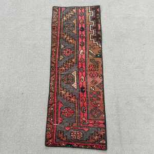 Tapis turc 1x2,9 pieds, petit tapis vintage, tapis en laine à carreaux rouge brun - Product Image 1