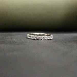 แหวนสแตนเลสสตีลทันสมัยและเงินแท้ 925 ประดับเพชร IGI Certified แบบครึ่งวง ดีไซน์หรูหราสำหรับใช้ในชีวิตประจำวัน เหมาะสำหรับทั้งชายและหญิง - Product Image 2