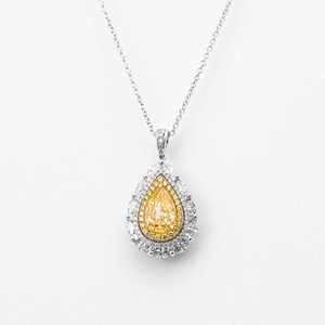 Collar con Colgante de Moissanita Amarilla de Corte Pera de 1.00ct con Triple Halo, Oro Blanco de 18K, Certificado IGI, Joyería Fina Premium, Regalo - Product Image 1
