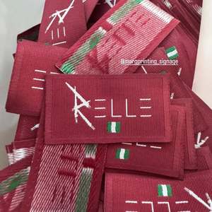 Etiqueta tejida de ropa de marca personalizada 100%, alta calidad, 2x5cm, etiqueta cuadrada de tela para ropa, pliegue final/Logotipo de pliegue central caliente - Product Image 1