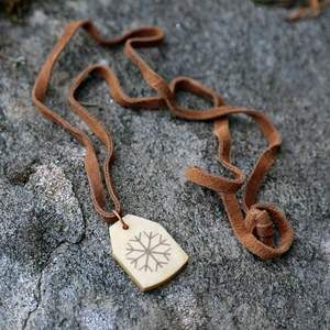 Colgante de hueso de camello Unisex clásico, doble colmillo en forma cuadrada, artesanía Natural tallada a mano para cristianos y vikingos, venta al por mayor - Product Image 6