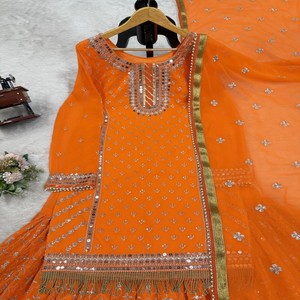 Ensemble de vêtements de fête pour femmes Sharara haut brodé, Sharara entièrement élastique et Dupatta de 2.2 mètres en fausse Georgette avec paillettes de 9mm - Product Image 6