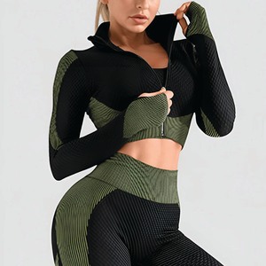 Conjunto de Yoga de 3 Piezas para Mujer: Top Halter, Bolero y Pantalones de Pierna Ancha de Cintura Alta con Bloques de Color - Ropa Deportiva - Product Image 2