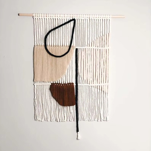 Tapiz bohemio de macramé hecho a mano para colgar en la pared - Product Image 1
