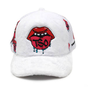 Casquette de camionneur en velours à 5 panneaux personnalisée en maille en gros avec logo brodé - Product Image 1