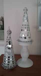 Ornements ronds en verre miroir dans des finitions festives Boules de Noël de plusieurs tailles et formes pour les arbres et les événements - Product Image 2