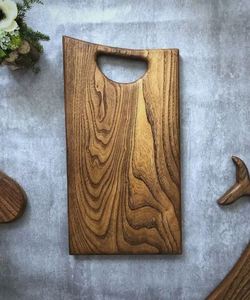 Planche à découper en bois élégante la plus vendue, fabriquée pour les chefs professionnels et les cuisiniers à domicile qui apprécient les outils de cuisine de haute qualité - Product Image 3