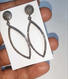 Haute couture en laiton argent plaqué balancent boucle d'oreille en forme de feuille cerceau balancent boucle d'oreille été spécial boucle d'oreille bijoux pour les femmes - Product Image 1