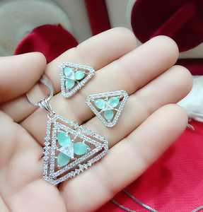 Dernière conception Anti-ternissement pendentif étincelant AD ensemble avec les mêmes boucles d'oreilles assorties et chaîne de pendentif pour toutes les fonctions et la fête - Product Image 5