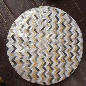 Sous-plat en nacre de coquillage fait à la main par des artisans indiens pour la décoration de table - Product Image 1