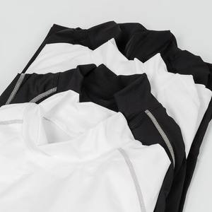 Camiseta personalizable de compresión de manga larga para hombre - Product Image 2