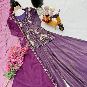 Ropa de fiesta de diseñador Simar Secuencia de seda bordada Top completamente cosido y Palazzo con encaje bordado de secuencia de Organza Dupatta - Product Image 1