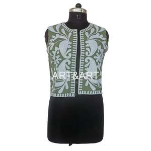 Chaqueta de Invierno de Algodón con Bordado Suzani Hecha a Mano, Chaqueta Corta Suzani para Mujer, Talla Única, Chaqueta Corta Acolchada - Product Image 1