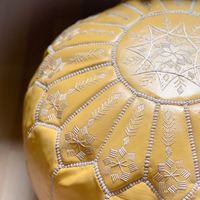 Pouf ottoman marocain fait main en cuir et perles, jaune, cousu main, repose-pieds, style bohème, mobile, intérieur/extérieur, fonction vase, décoration