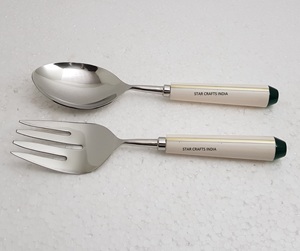Nouvelle résine avec poignée en métal incrusté en acier inoxydable avec finition argentée pour mélanger et cuire la salade ou les cuillères de service - Product Image 4