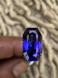 Pierre de coupe ovale fantaisie tanzanite naturelle de super qualité avec une excellente couleur et une loupe naturelle zoisite 10.69 carats propre - Product Image 2
