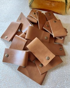 Juego de 8 Anillos para Servilletas de Cuero Marrón de Estilo Minimalista de Alta Calidad con Cierre de Remache de Bronce Antiguo - Product Image 3