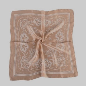 Pañuelos Cuadrados para Mujer, Pañuelos de Moda con Logotipo Personalizado, Pañuelos Hechos a Mano a Bajo Precio, Unisex, para Exteriores, para las Cuatro Estaciones, con Múltiples Diseños - Product Image 2