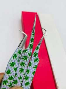 แหนบดัดขนตาสีแดงทองโค้ง พร้อมหัวรูปหัวใจ สแตนเลสสตีล ปรับแต่งโลโก้ได้ กันเหงื่อ บริการ OEM - Product Image 3