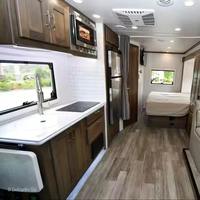 Nouvelle caravane de luxe 4x4 tout-terrain, mini-caravane RV, remorque pour 4 à 6 personnes, douche, toilettes, cuisine, une chambre, climatisation, lit