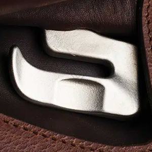 Vente en gros de selles de cheval en cuir véritable pour les distributeurs équestres avec plusieurs options de tailles et logo personnalisé - Product Image 6