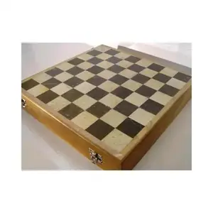 方形手工木制棋盘，带石头象棋硬币，用于家居装饰和玩游戏