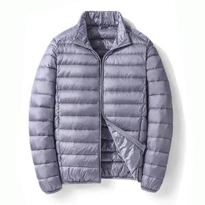 Veste d'hiver décontractée pour homme en duvet de canard 95% épaisse et rembourrée à col montant brodée courte résistante au froid - Product Image 3