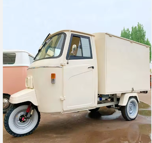 Un chariot alimentaire à trois roues de type « Tuk-Tuk », best-seller, adapté à la vente de bière et de café. - Product Image 1