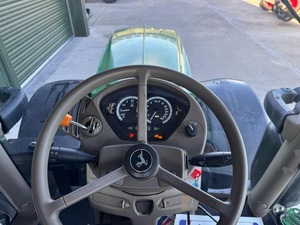 Tracteur John Deere 6215R d'occasion de qualité, puissant et fiable, 215 CV, 4 roues motrices, de la série 6R, à vendre. Meilleurs tracteurs agricoles en vente. - Product Image 6