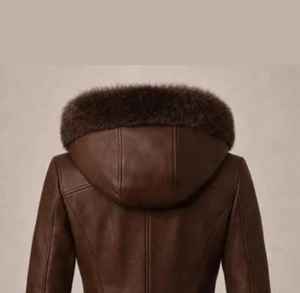 Chaqueta Bomber de Cuero Marrón para Mujer con Capucha de Piel, Chaqueta de Invierno Hecha a Mano - Product Image 4