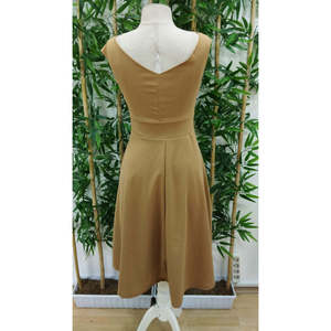 Robe en crêpe à manches courtes et col croisé pour femme avec jupe à volants, 18718 - Café au lait - Product Image 5
