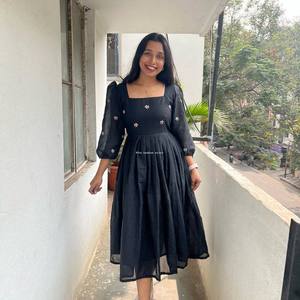 Maxi magnifique et confortable pour la saison à venir avec de belles fleurs de marguerite partout - Product Image 4