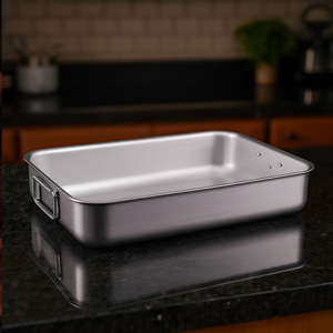 Poêle à rôtir professionnelle en aluminium satiné chromé série 9000 (45x33x8,5cm) avec couvercle en verre pour cuisinière à induction - Product Image 3