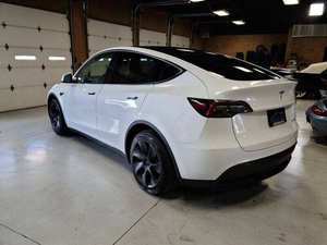 Model Y 2022 en parfait état - Product Image 4