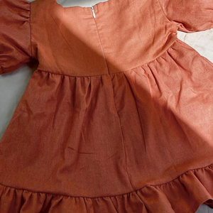 Vestido de lino suave bordado a mano para niñas, estilo informal para el primer cumpleaños de niños pequeños, OEM hecho en Vietnam - Product Image 4