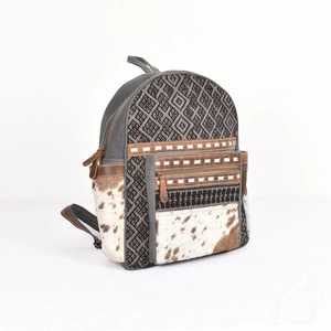 Mochila de lona de piel de vaca Vintage de primera calidad para mujer, forro de cuero elegante, cierre de cremallera, borla bordada occidental hecha a mano - Product Image 3