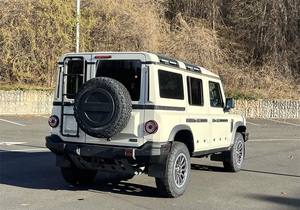 Super White 2025 Ineos Grenadier, Volante a la Izquierda, Automático, 4x4, Usado, Techo Solar, Arranque Remoto, Asientos de Cuero, Paquete Premium, Llantas de Aleación - Product Image 3