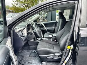 Toyota RAV4 XLE 2017, intérieur cuir foncé, boîte automatique, conduite à gauche, taille des pneus R16, caméra arrière, type coupé - Product Image 3