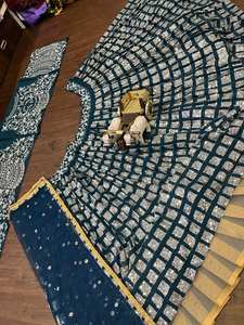 ชุดออกแบบงานแต่งงาน lehenga กับเลื่อมด้ายกระป๋องและชั้นผ้าใบ - Product Image 4