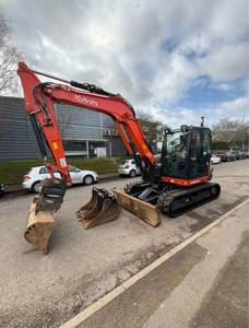 Mini-excavatrice Kubota KX040-5, économique en carburant, compacte, avec une puissance hydraulique excellente pour les travaux de construction - Product Image 3