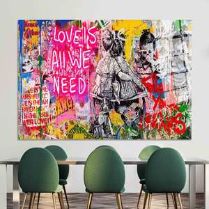 Toile d'art graffiti personnalisée : L'amour est tout ce dont nous avons besoin, style Banksy, ART SUR VERRE TÉRMÉTRAL - Product Image 1